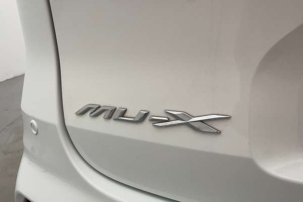 2022 Isuzu MU-X LS-T