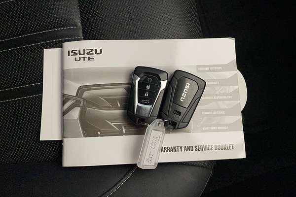 2022 Isuzu MU-X LS-T
