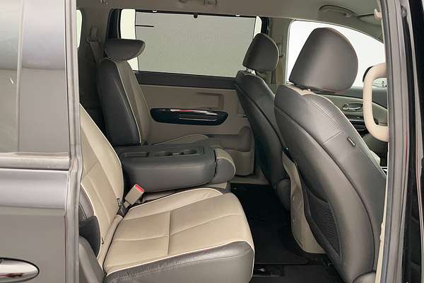 2017 Kia Carnival Platinum YP