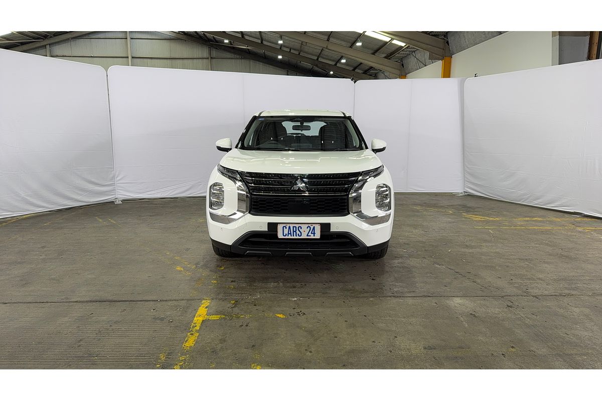 2023 Mitsubishi Outlander ES ZM