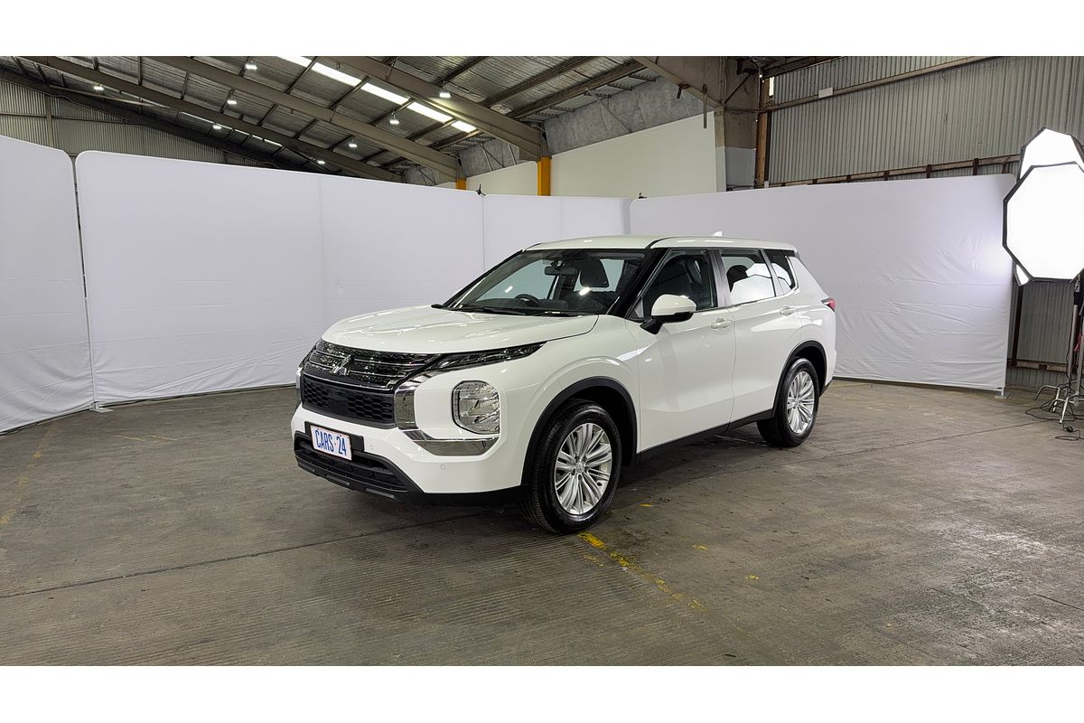 2023 Mitsubishi Outlander ES ZM