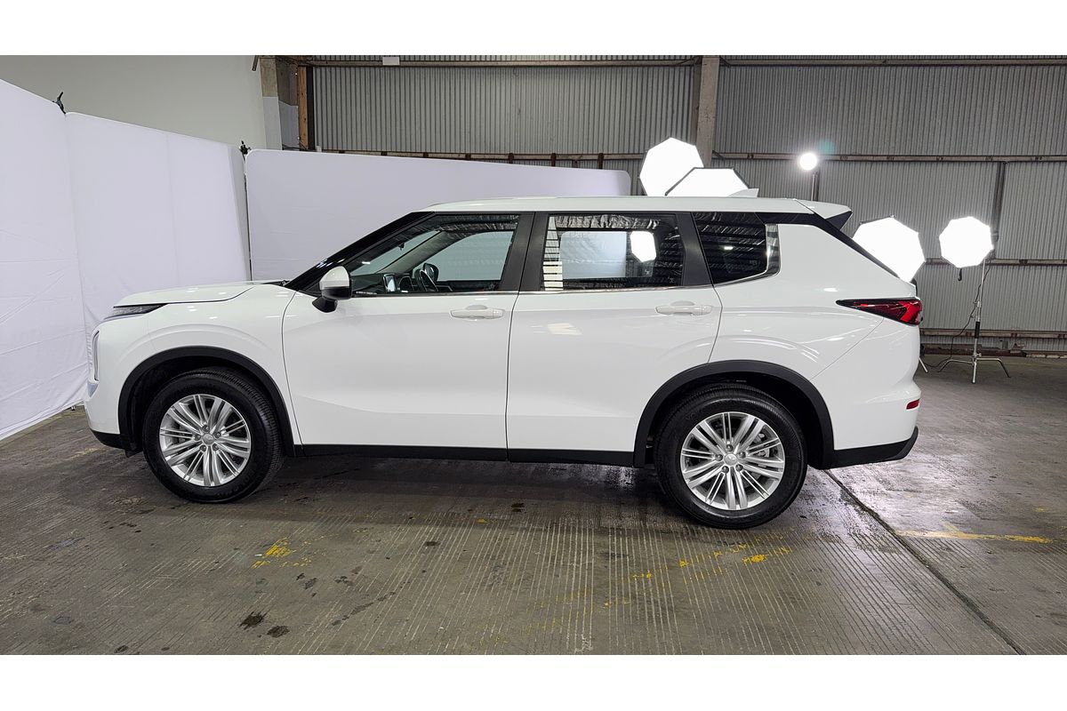 2023 Mitsubishi Outlander ES ZM
