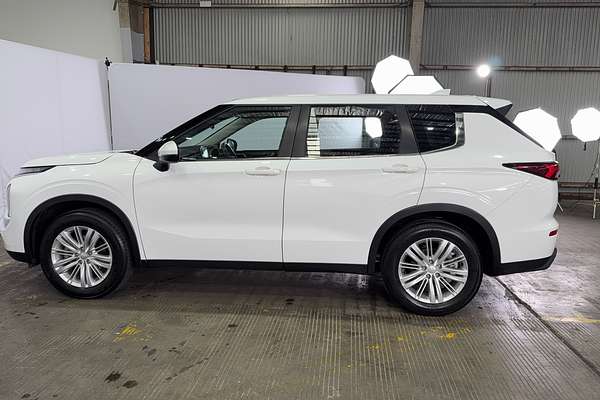 2023 Mitsubishi Outlander ES ZM
