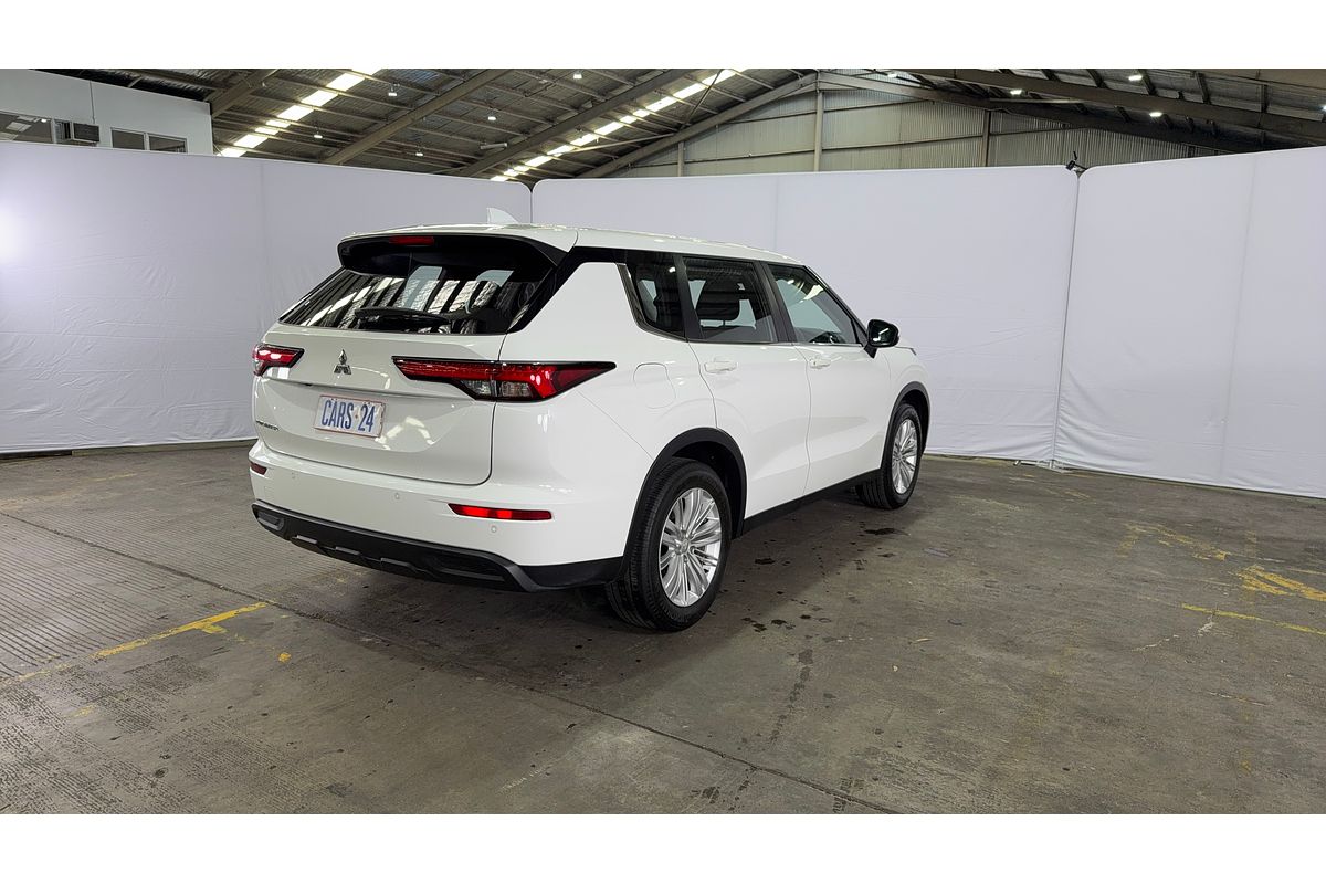 2023 Mitsubishi Outlander ES ZM