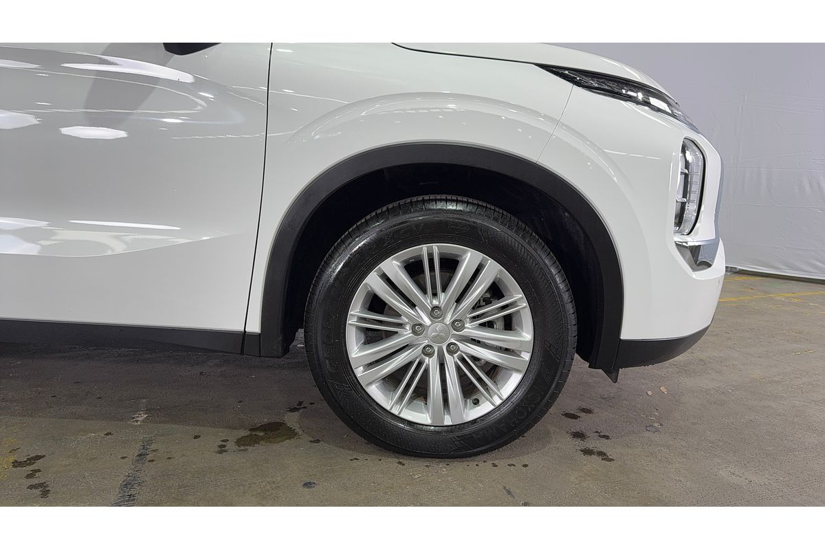 2023 Mitsubishi Outlander ES ZM