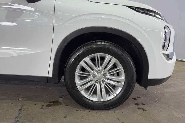 2023 Mitsubishi Outlander ES ZM