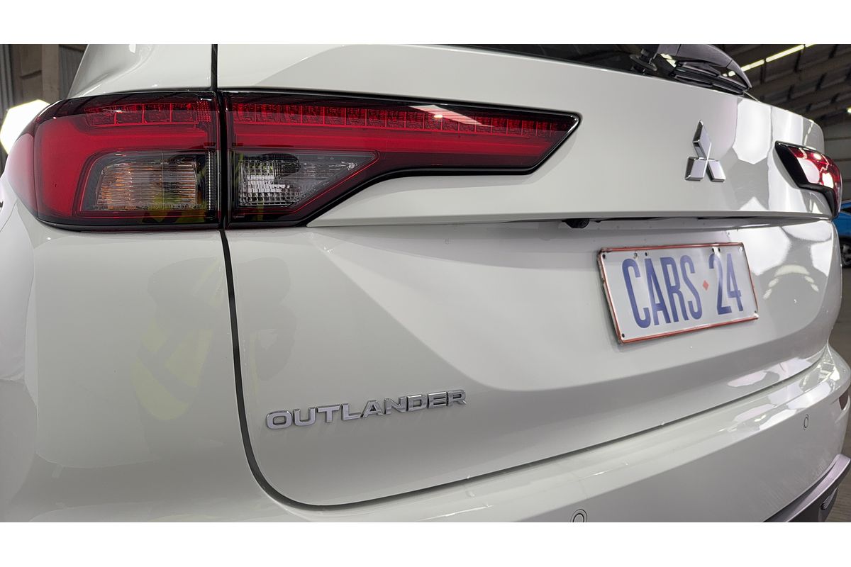 2023 Mitsubishi Outlander ES ZM