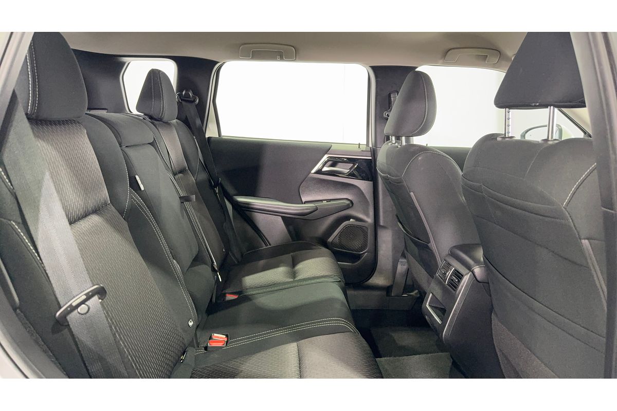2023 Mitsubishi Outlander ES ZM