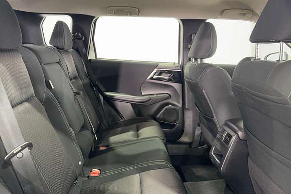 2023 Mitsubishi Outlander ES ZM