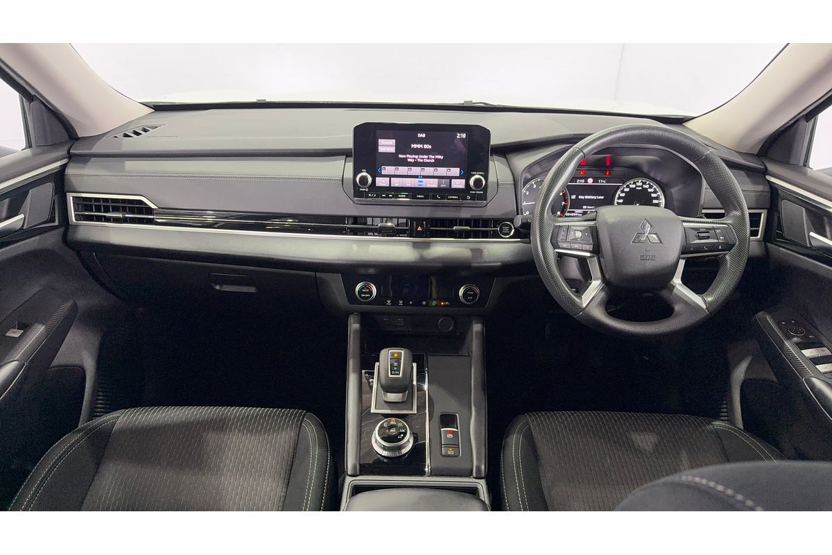 2023 Mitsubishi Outlander ES ZM