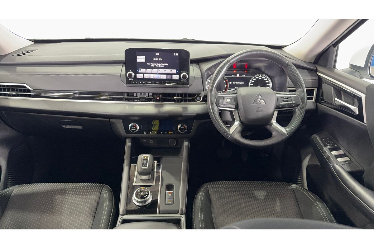 2023 Mitsubishi Outlander ES ZM
