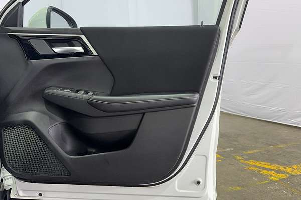 2023 Mitsubishi Outlander ES ZM