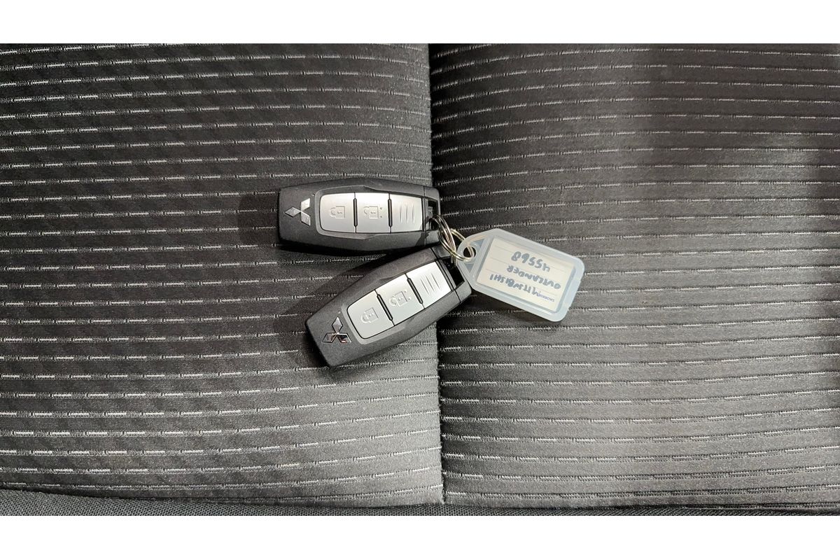 2023 Mitsubishi Outlander ES ZM