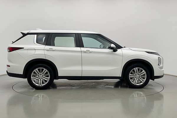 2023 Mitsubishi Outlander ES ZM