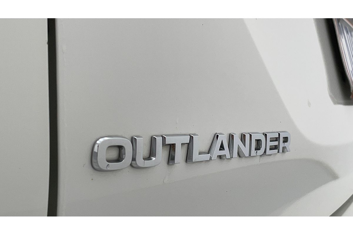 2023 Mitsubishi Outlander ES ZM