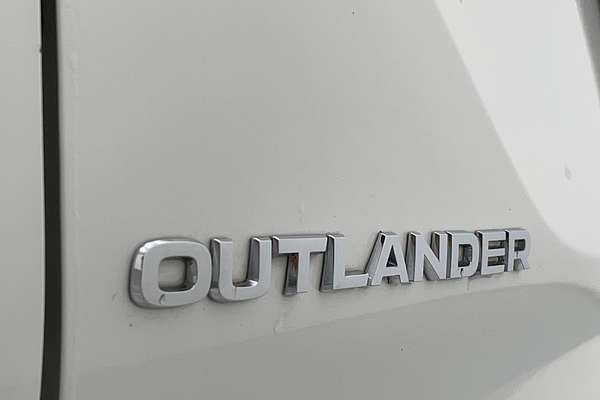 2023 Mitsubishi Outlander ES ZM