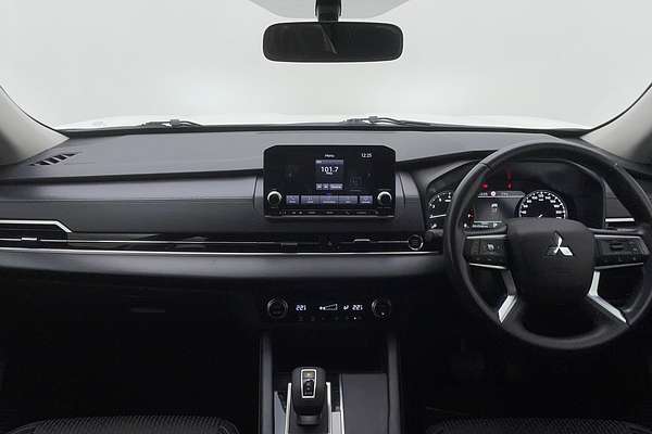 2023 Mitsubishi Outlander ES ZM
