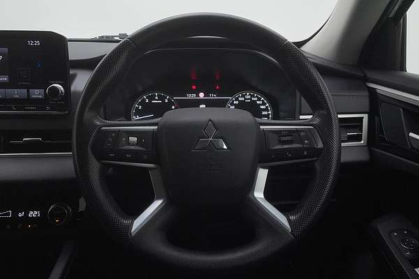 2023 Mitsubishi Outlander ES ZM