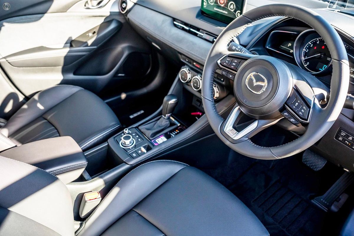 2025 Mazda CX-3 G20 Akari DK
