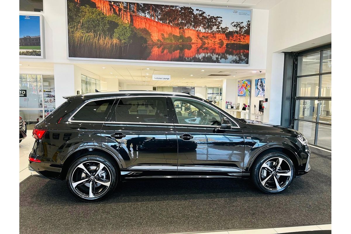 2023 Audi Q7 55 TFSI S line 4M