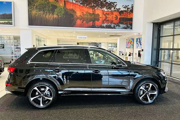 2023 Audi Q7 55 TFSI S line 4M