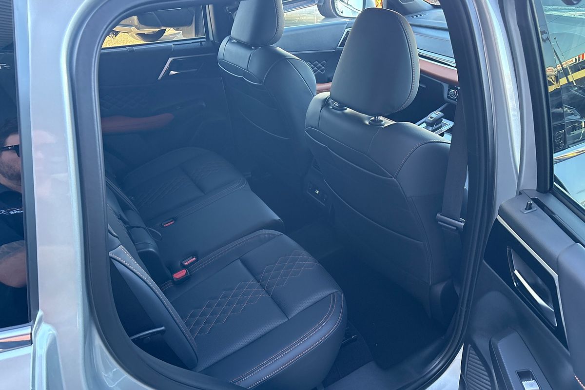 2024 Mitsubishi Outlander PHEV Exceed Tourer ZM