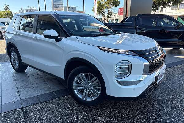 2024 Mitsubishi Outlander ES ZM