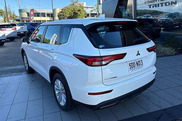 2024 Mitsubishi Outlander ES ZM