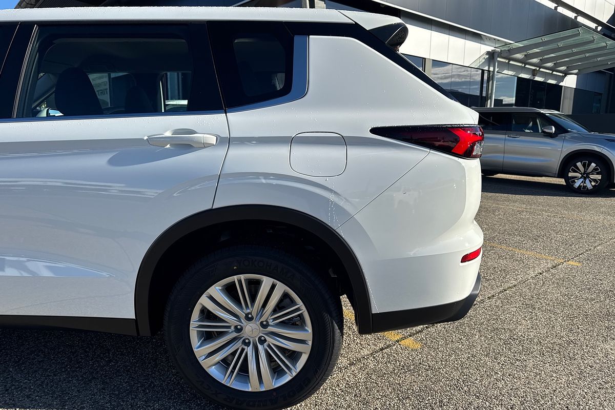 2024 Mitsubishi Outlander PHEV ES ZM