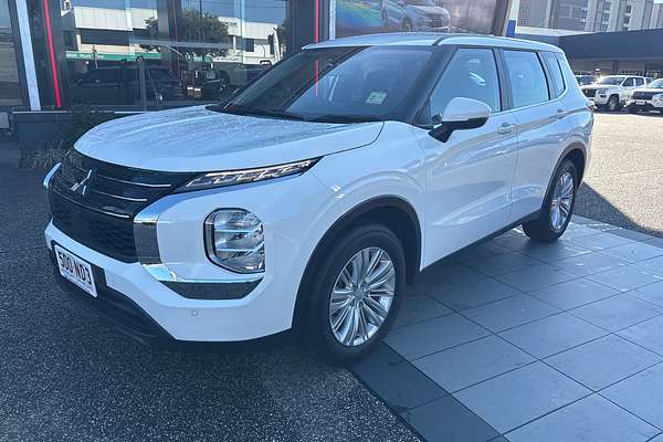 2024 Mitsubishi Outlander ES ZM