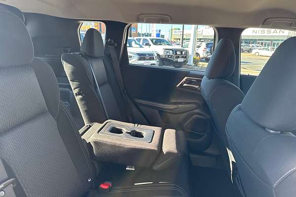 2024 Mitsubishi Outlander PHEV ES ZM
