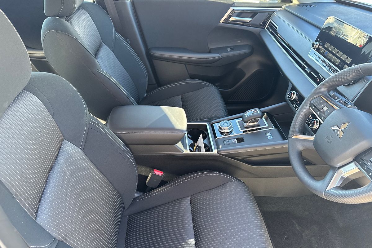 2024 Mitsubishi Outlander PHEV ES ZM