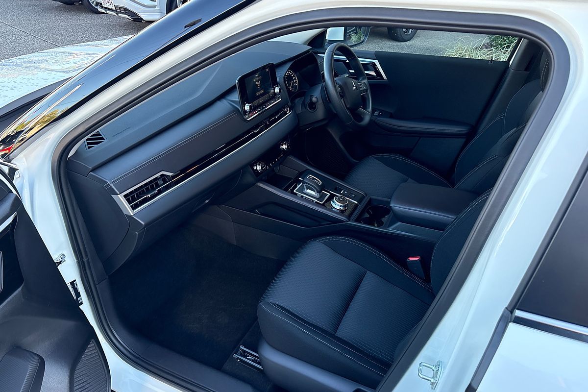 2024 Mitsubishi Outlander ES ZM