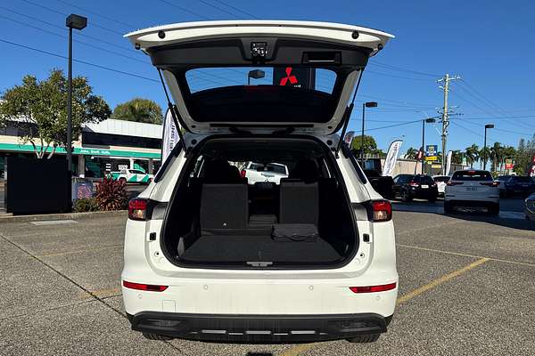 2024 Mitsubishi Outlander PHEV ES ZM