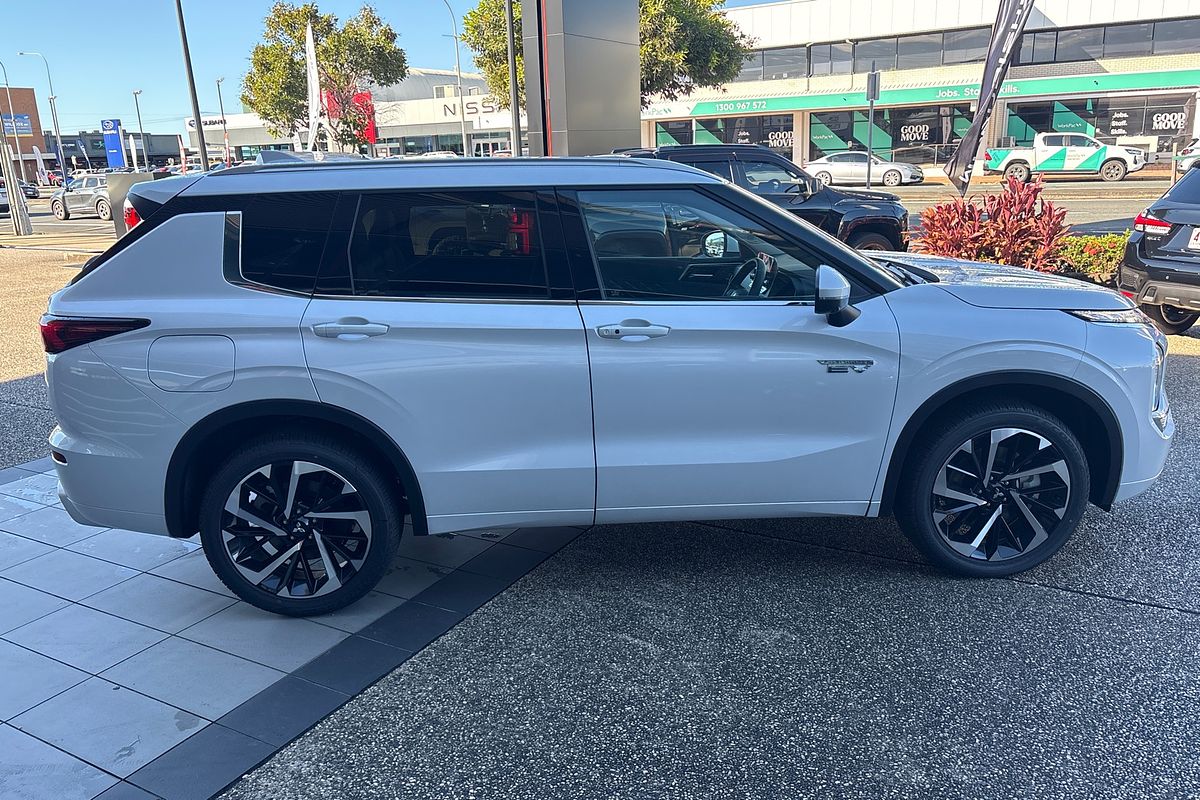 2024 Mitsubishi Outlander PHEV Exceed ZM