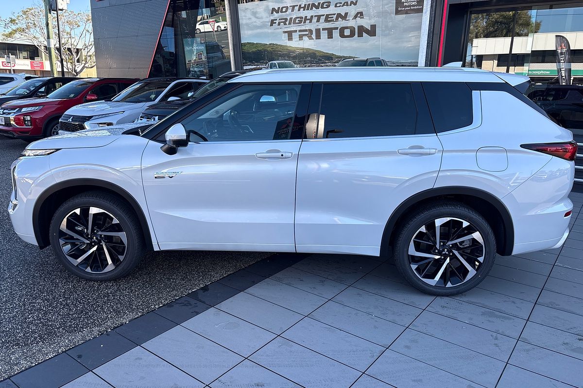 2024 Mitsubishi Outlander PHEV Exceed ZM