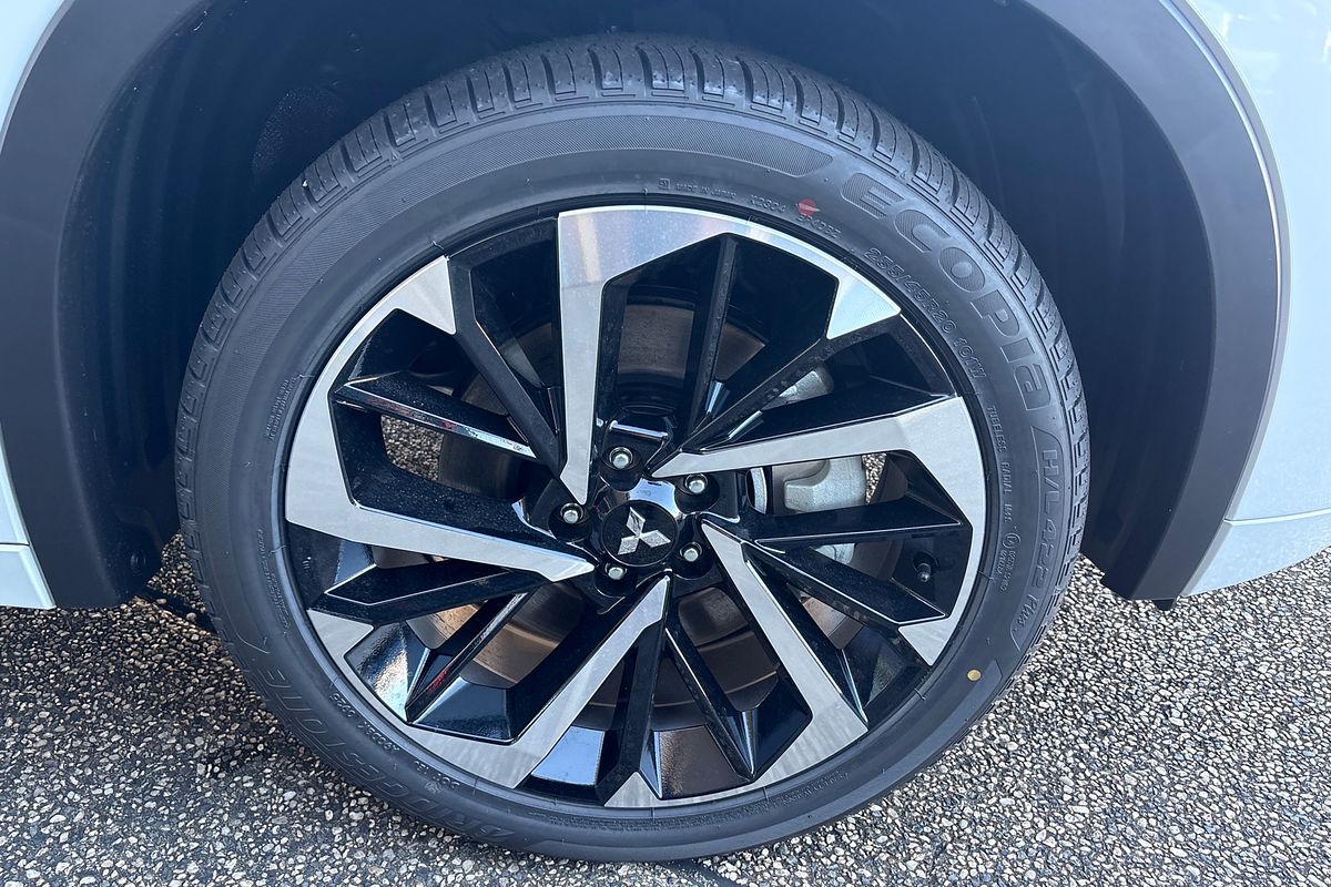 2024 Mitsubishi Outlander PHEV Exceed ZM