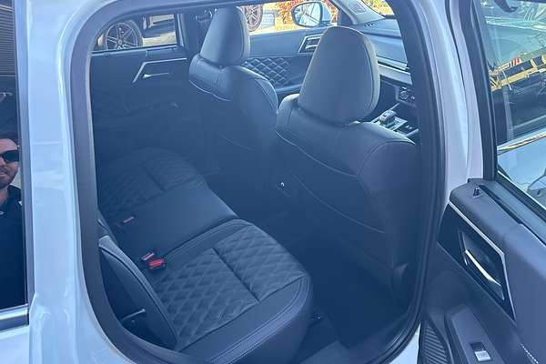 2024 Mitsubishi Outlander PHEV Exceed ZM