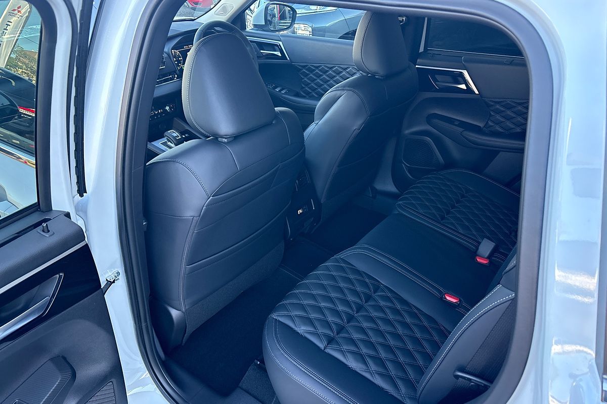 2024 Mitsubishi Outlander PHEV Exceed ZM