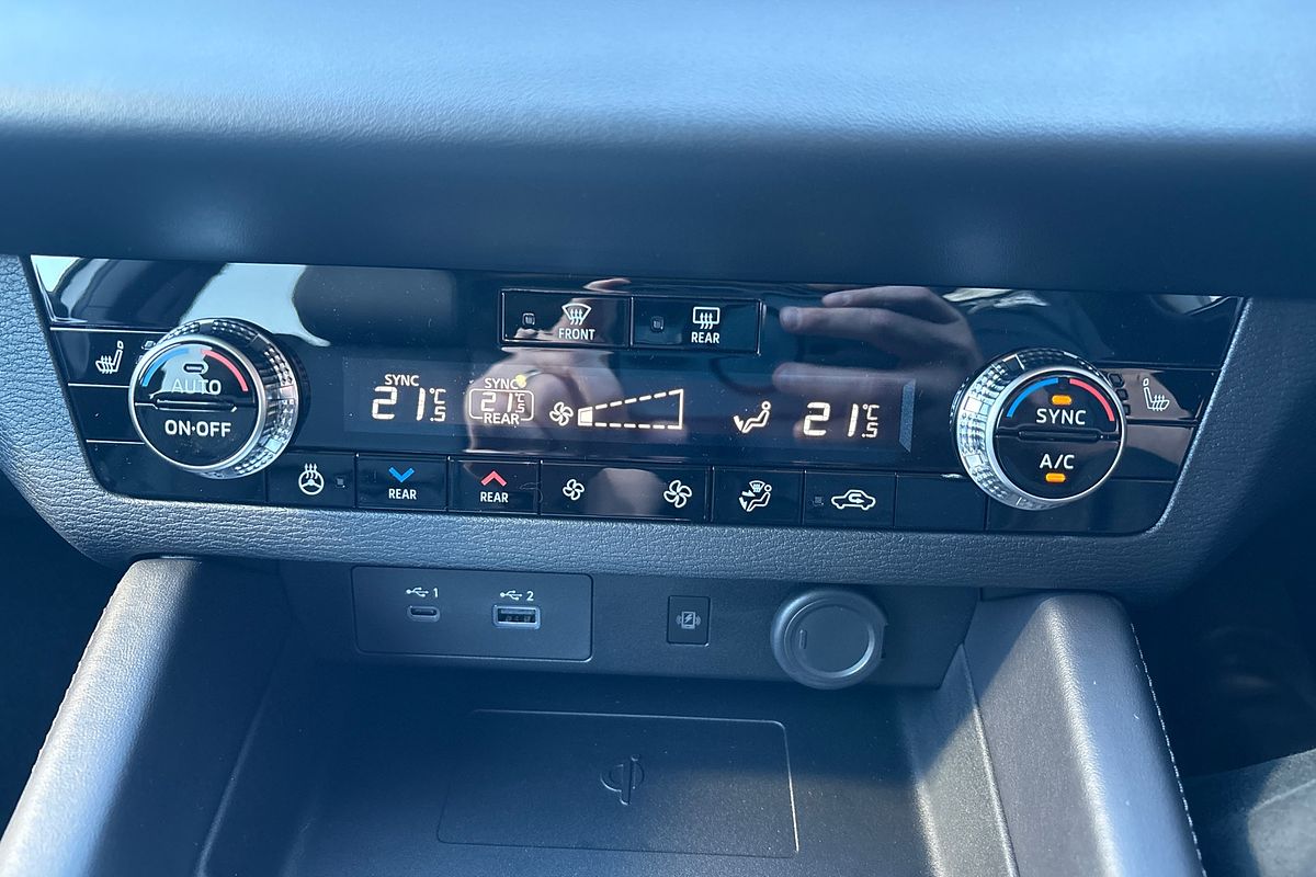 2024 Mitsubishi Outlander PHEV Exceed ZM