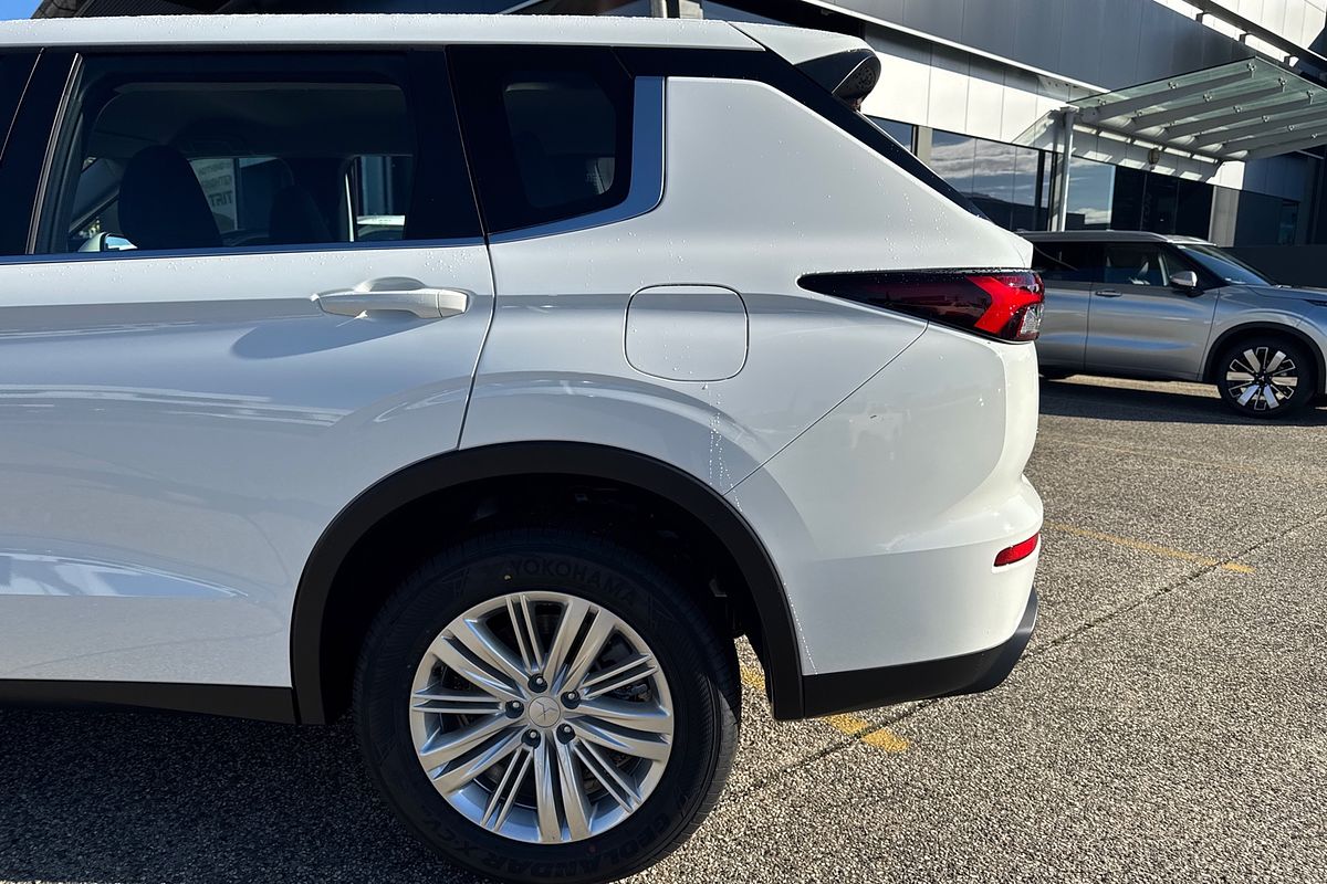2024 Mitsubishi Outlander PHEV ES ZM