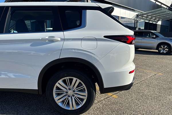 2024 Mitsubishi Outlander PHEV ES ZM