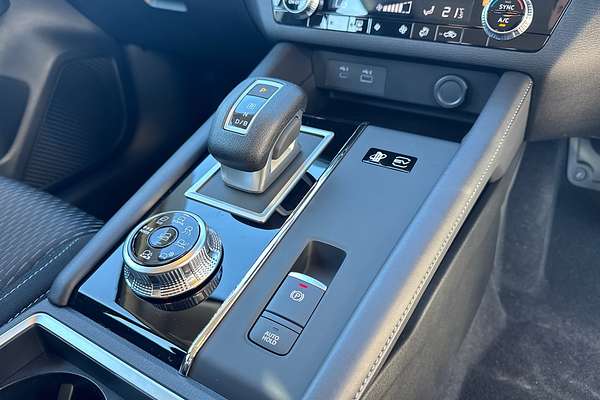 2024 Mitsubishi Outlander PHEV ES ZM