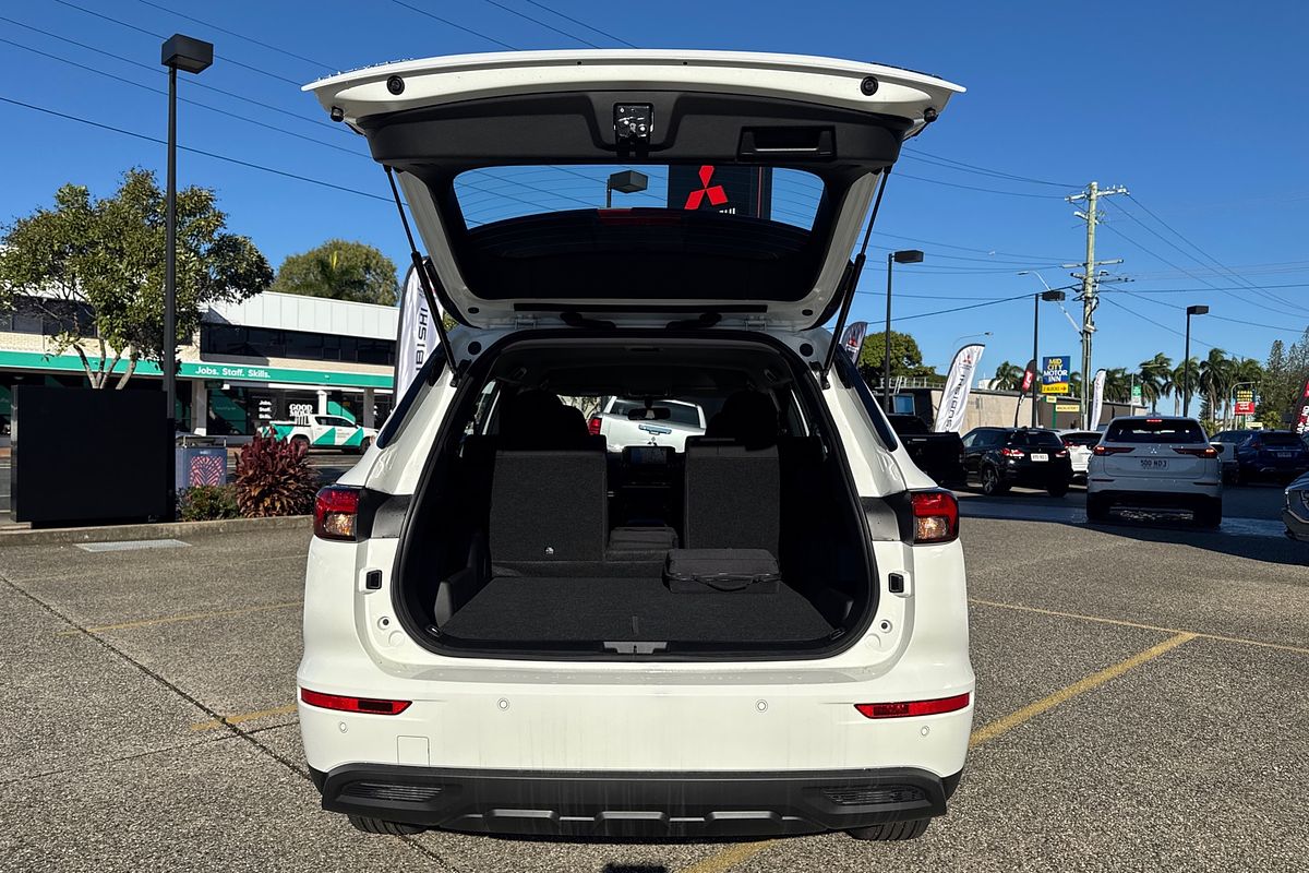 2024 Mitsubishi Outlander PHEV ES ZM