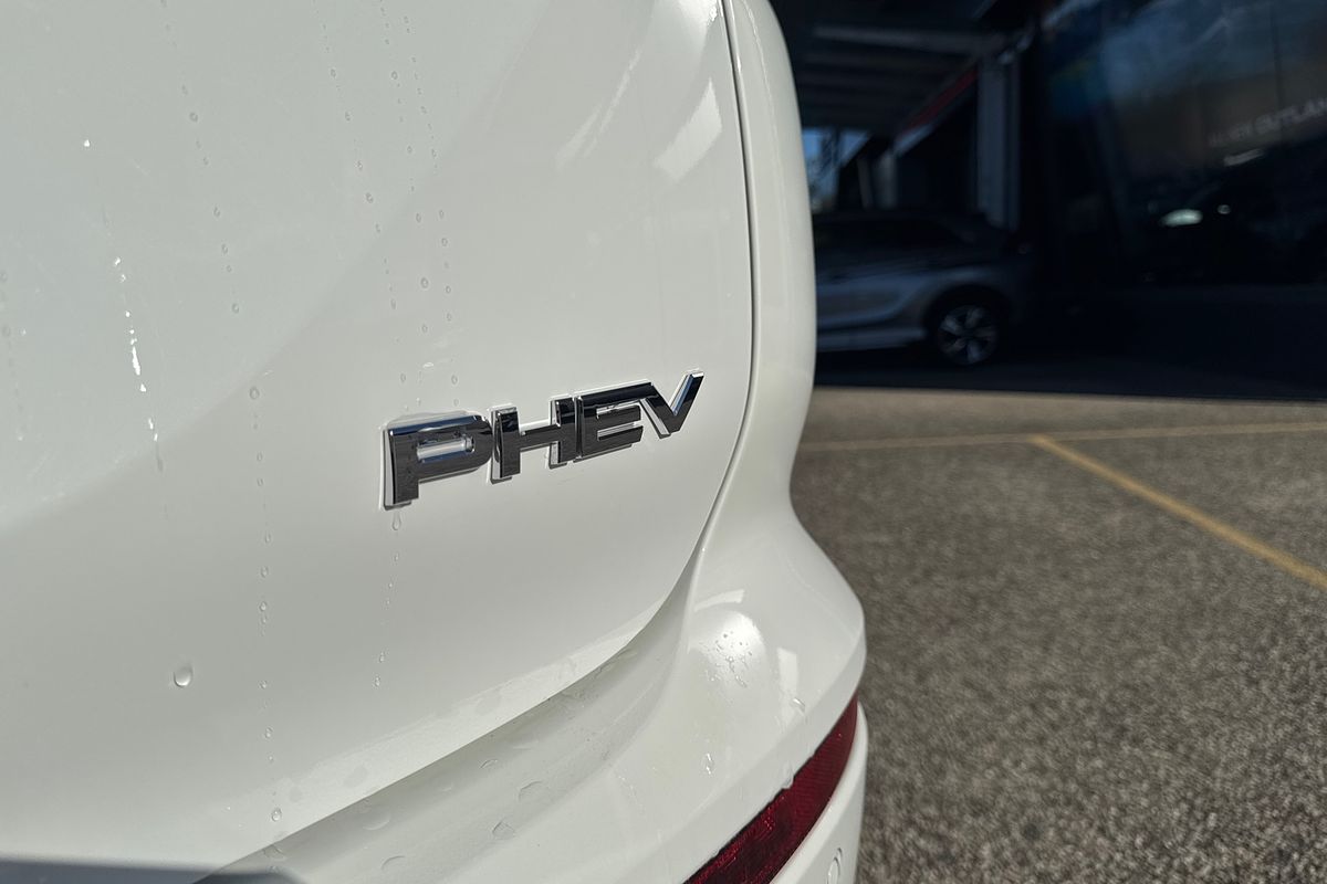 2024 Mitsubishi Outlander PHEV ES ZM