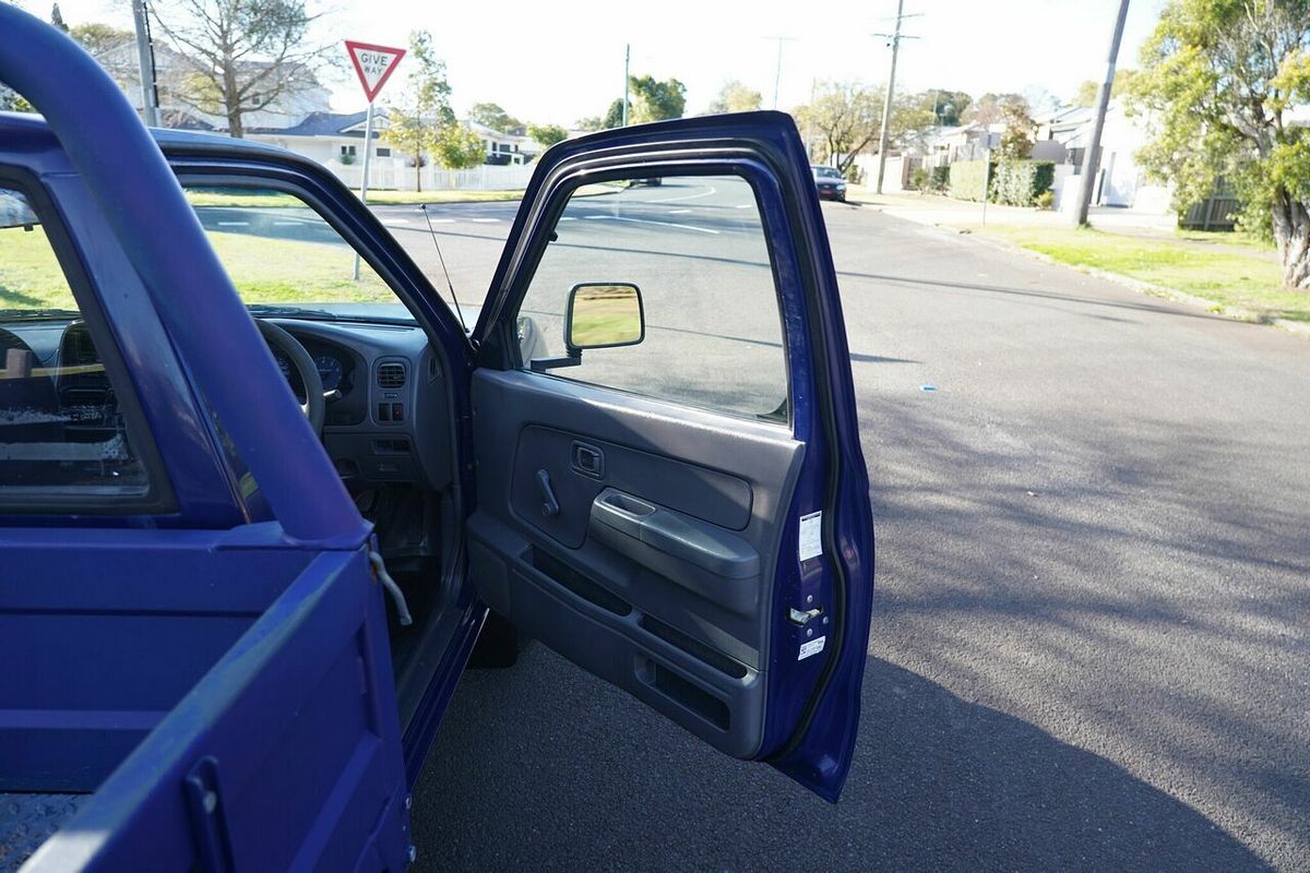 2005 Nissan Navara DX D22 Rear Wheel Drive