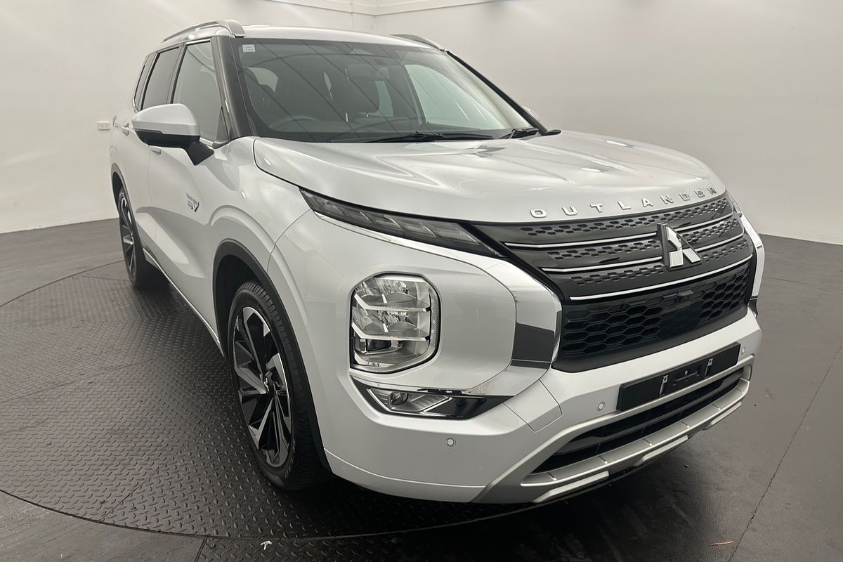 2022 Mitsubishi Outlander PHEV Exceed ZM