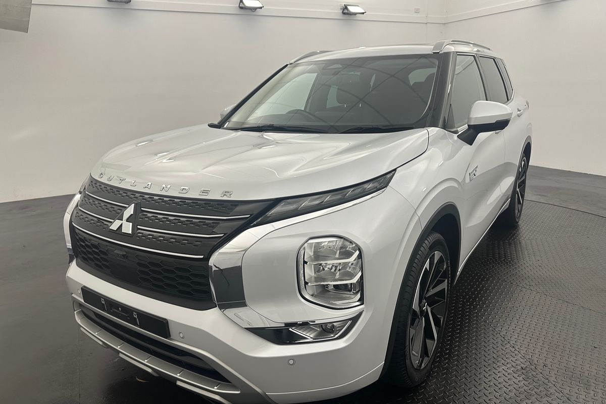 2022 Mitsubishi Outlander PHEV Exceed ZM