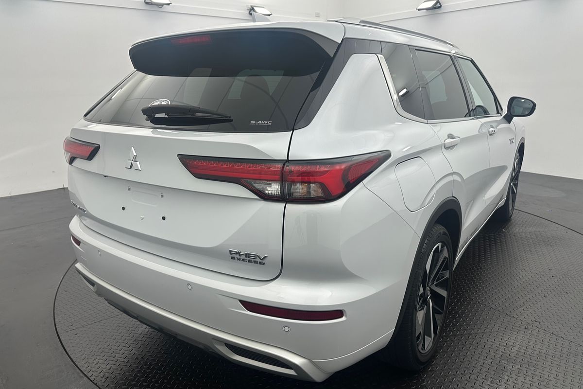 2022 Mitsubishi Outlander PHEV Exceed ZM