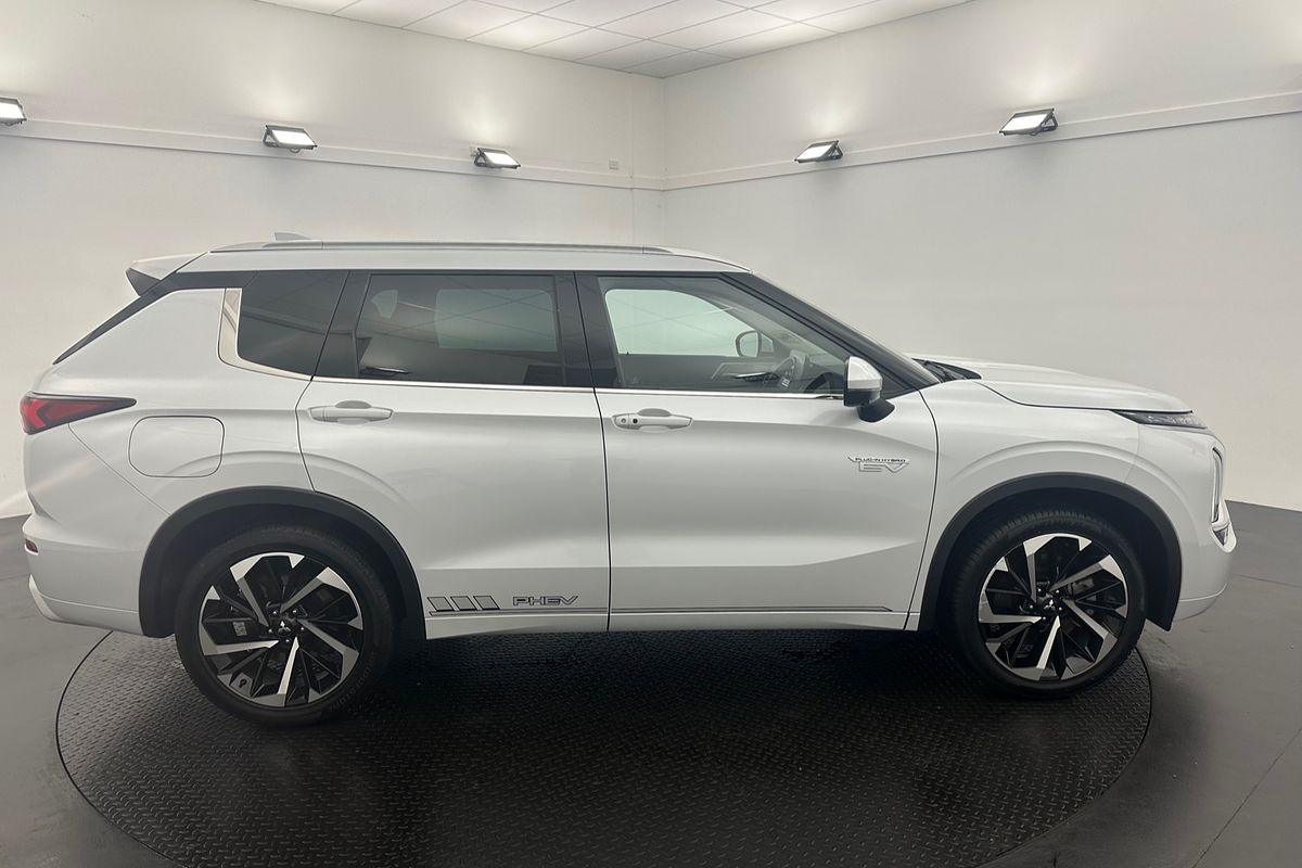 2022 Mitsubishi Outlander PHEV Exceed ZM